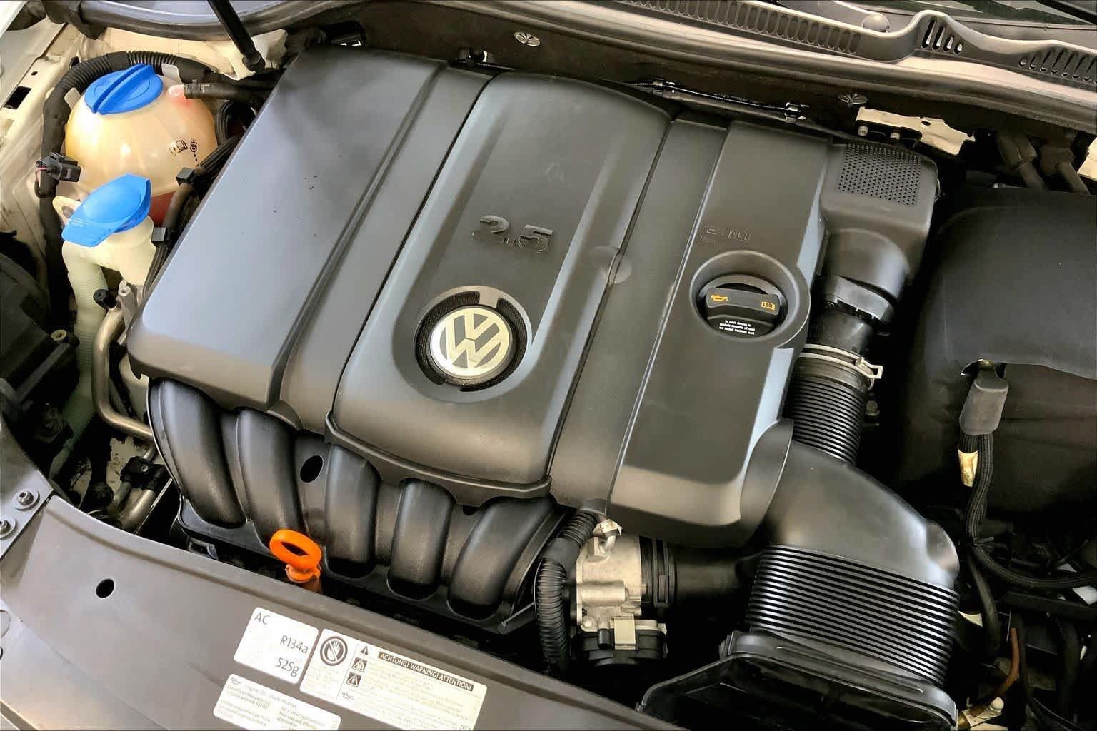 Used 2013 Volkswagen Golf 4-Door FWD image 31