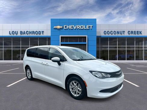 Used 2023 Chrysler Voyager LX FWD image 2