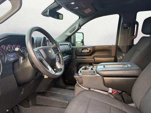 Used 2023 Chevrolet Silverado 2500 Custom w/ Custom Value Package image 9