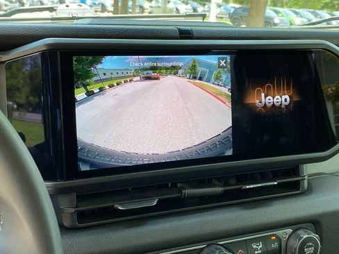 Used 2025 Jeep Wrangler Unlimited Sport AWD/4WD image 16