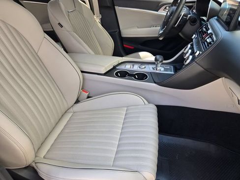 Used 2023 Genesis G70 3.3T RWD image 17