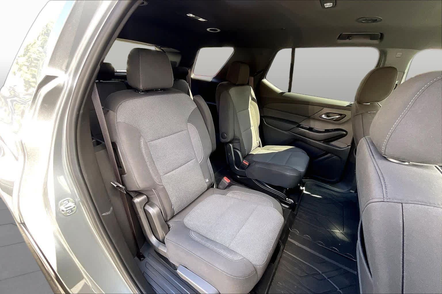 Used 2023 Chevrolet Traverse LT FWD image 26
