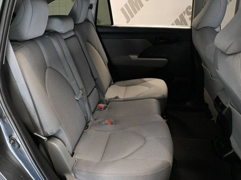 Used 2020 Toyota Highlander L FWD image 17