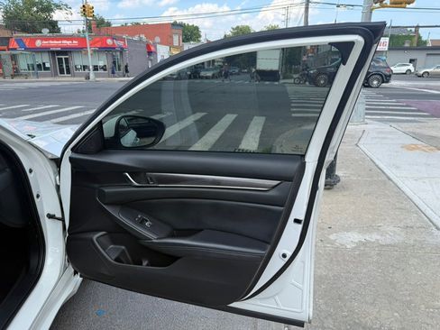 Used 2018 Honda Accord Sport image 19