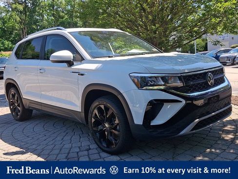 Certified 2023 Volkswagen Taos SE w/ Black Wheel Package FWD image 1