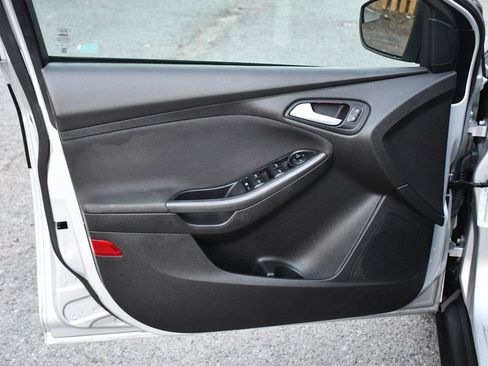 Used 2016 Ford Focus SE w/ Equipment Group 201A image 12