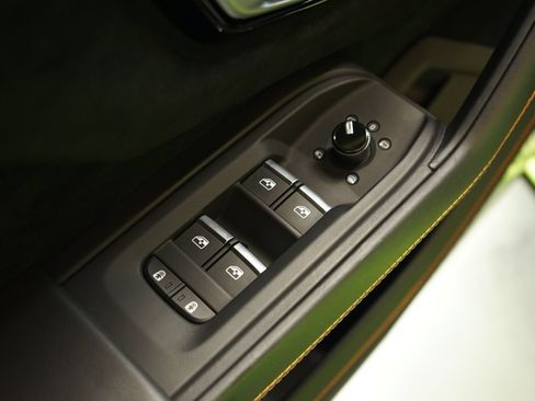 Used 2024 Lamborghini Urus Performante AWD/4WD image 42