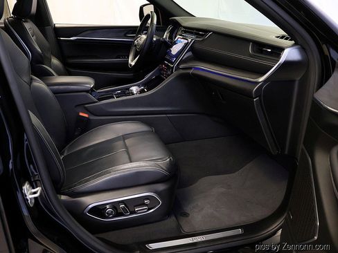 Used 2022 Jeep Grand Cherokee Overland w/ Adv Protech Group III image 38