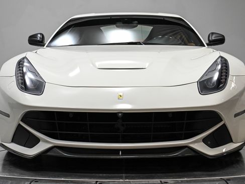 Used 2015 Ferrari F12 Berlinetta image 19