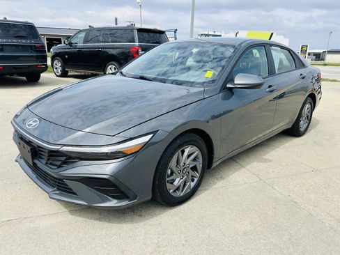 Used 2024 Hyundai Elantra SEL image 31