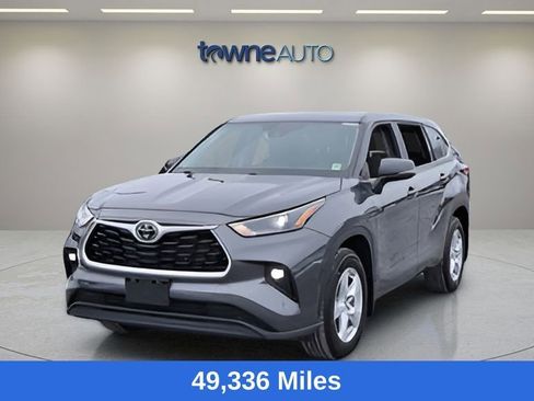 Used 2023 Toyota Highlander LE AWD/4WD image 11