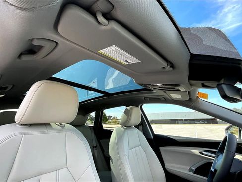 Used 2025 Audi Q5 Premium image 14