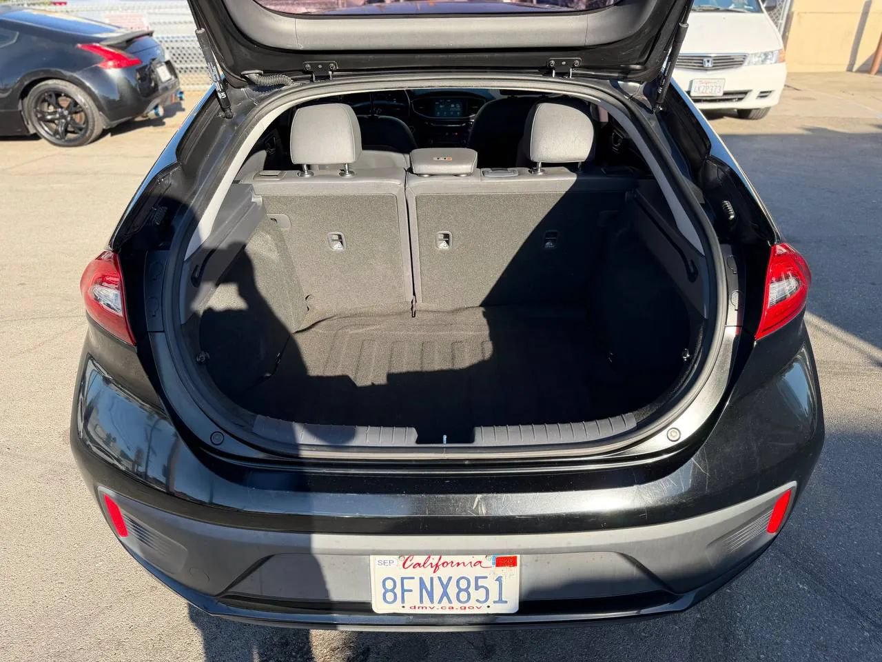 Used 2018 Hyundai Ioniq Limited FWD image 27