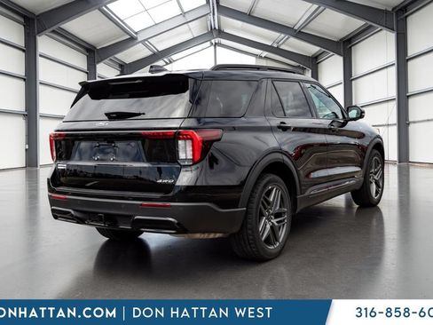 Used 2025 Ford Explorer ST-Line w/ ST-Line Street Pack AWD/4WD image 24