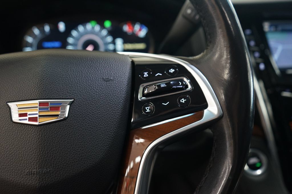 Used 2018 Cadillac Escalade Luxury AWD/4WD image 37