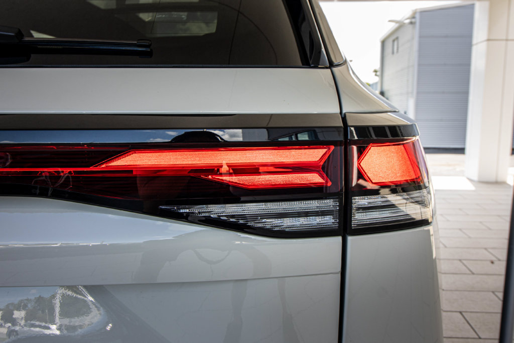 New 2026 Volkswagen Tiguan SE R-Line FWD image 15