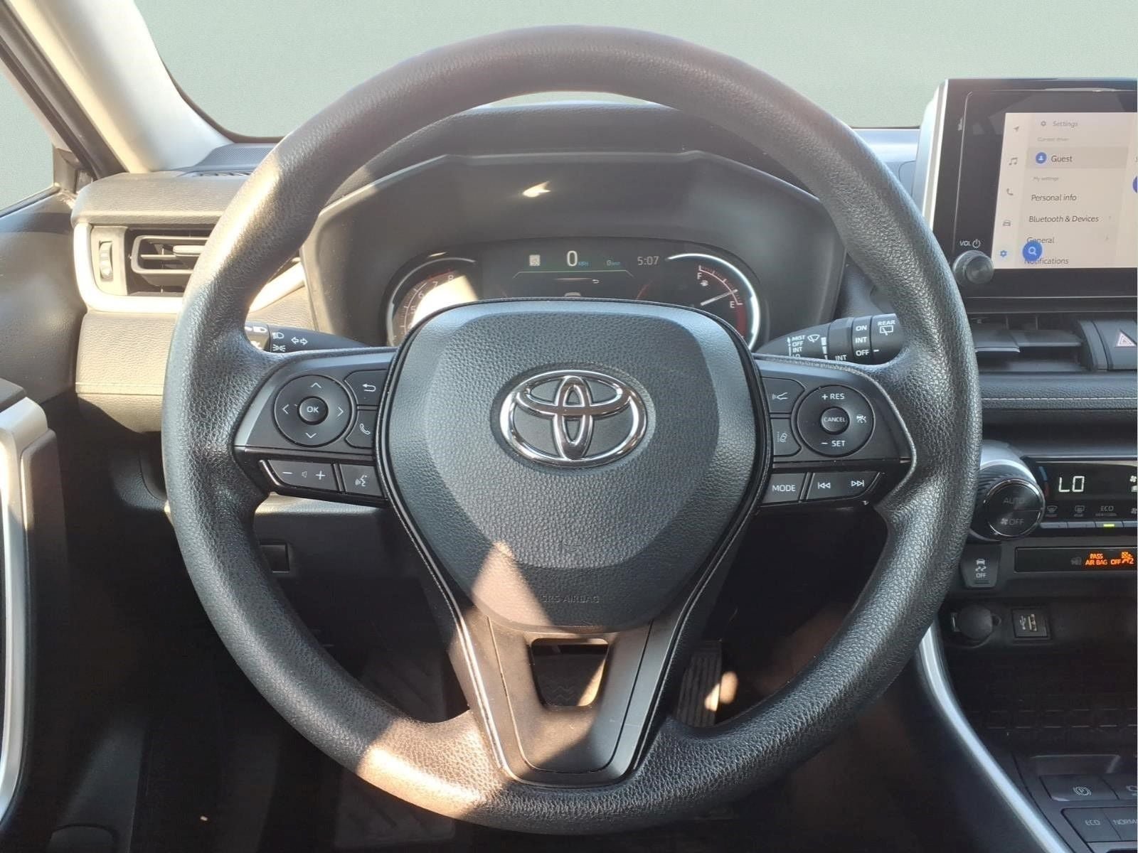 Used 2024 Toyota RAV4 XLE FWD image 5
