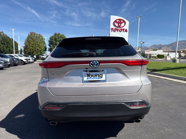 Used 2024 Toyota Venza LE AWD/4WD image 5