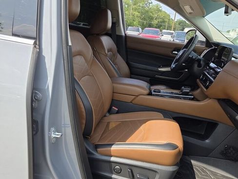Used 2023 Nissan Pathfinder Platinum AWD/4WD image 17