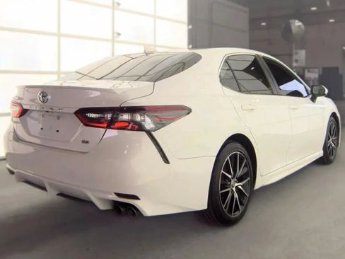 Used 2021 Toyota Camry SE FWD image 5