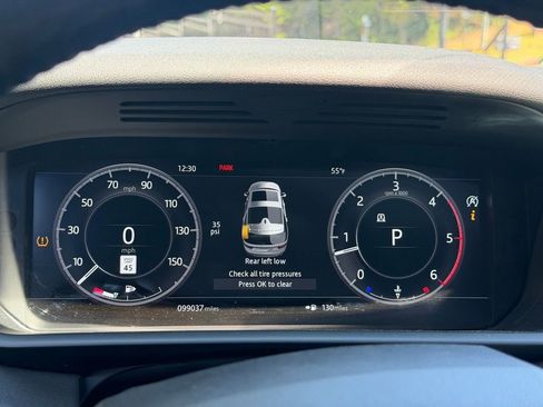 Used 2018 Land Rover Discovery HSE image 46