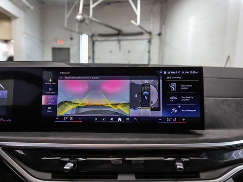 Used 2025 BMW X7 xDrive40i w/ M Sport Package image 17