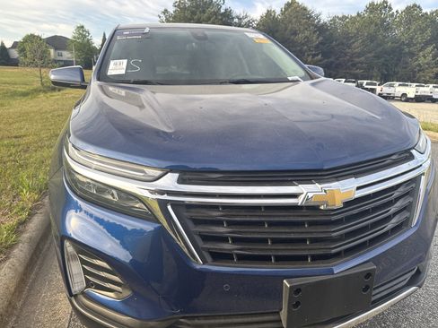 Used 2023 Chevrolet Equinox LT image 3