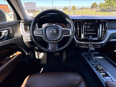 Used 2018 Volvo XC60 T5 Momentum w/ Convenience Package AWD/4WD image 8