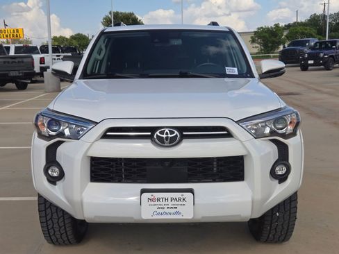 Used 2022 Toyota 4Runner SR5 Premium w/ Moonroof Package AWD/4WD image 9