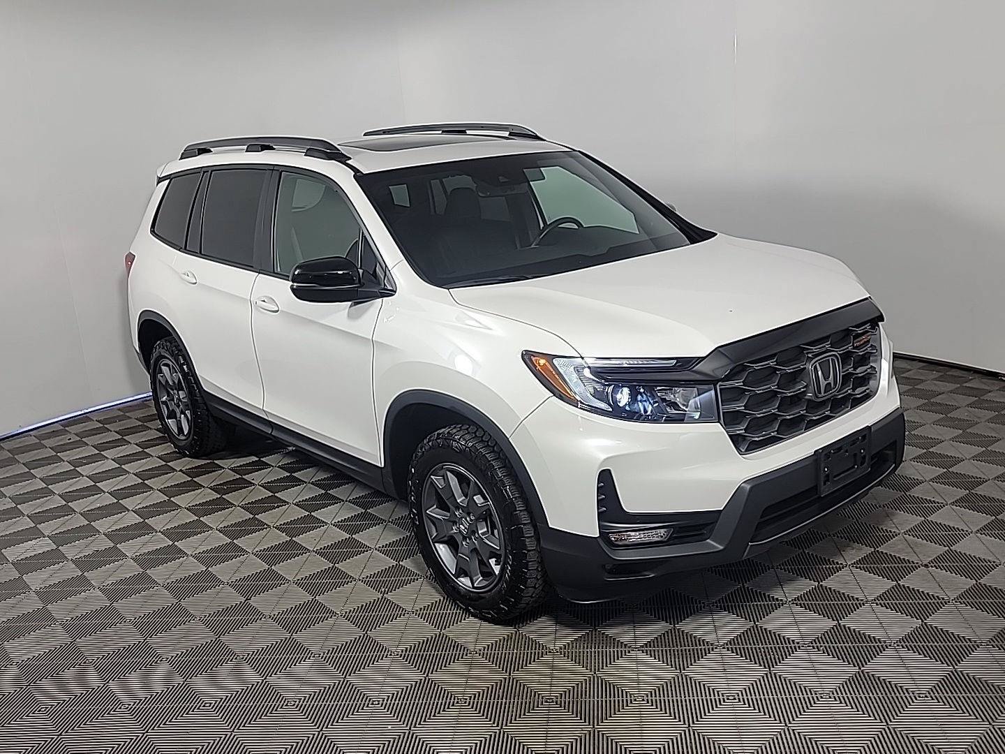 Certified 2025 Honda Passport TrailSport image 2
