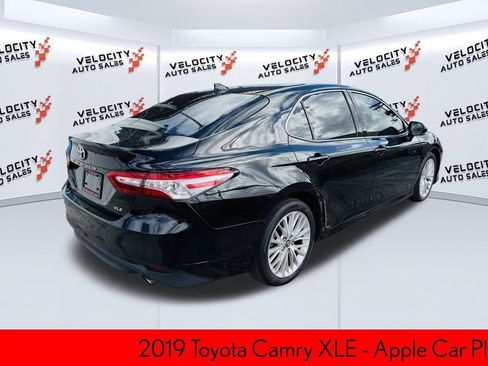 Used 2019 Toyota Camry XLE FWD image 3