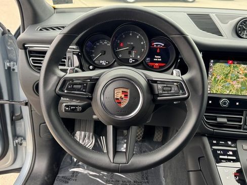 Used 2025 Porsche Macan image 24