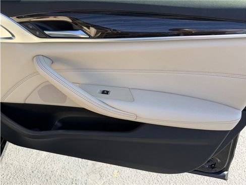 Used 2020 BMW 530i w/ Premium Package image 27