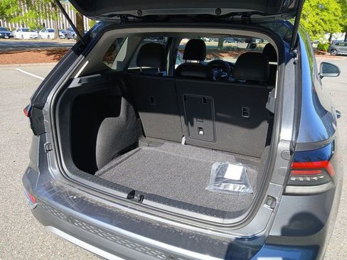 New 2026 Volkswagen Taos SE FWD image 21