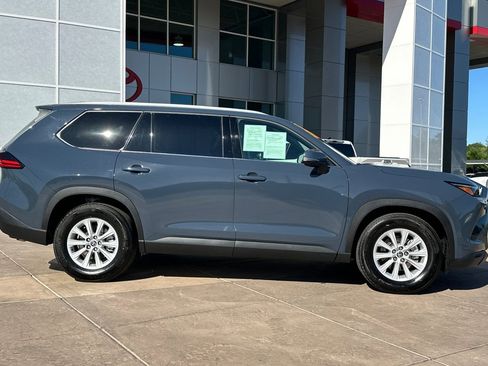 Used 2025 Toyota Grand Highlander FWD image 3