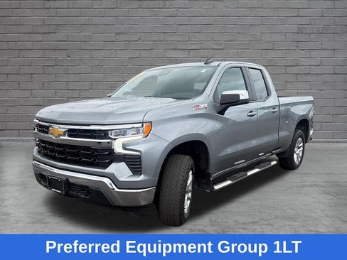Used 2023 Chevrolet Silverado 1500 LT w/ Z71 Off-Road Package AWD/4WD image 4