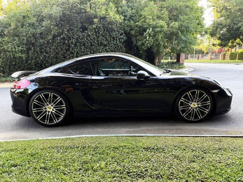 Used 2016 Porsche Cayman RWD image 10