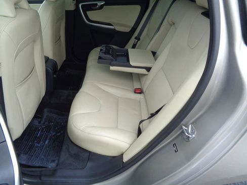 Used 2016 Volvo XC60 T5 Platinum w/ Protection Package image 24