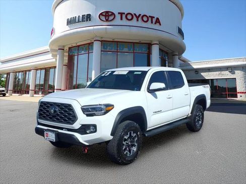 Certified 2023 Toyota Tacoma TRD Off-Road AWD/4WD image 1