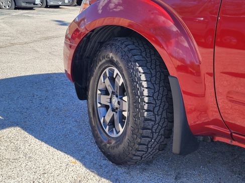 Used 2018 Nissan Frontier SV image 32