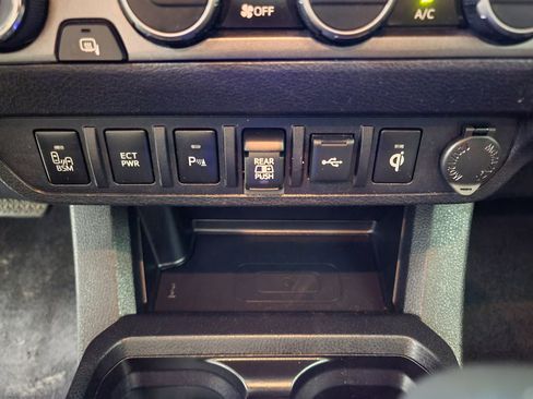 Used 2023 Toyota Tacoma TRD Sport image 32