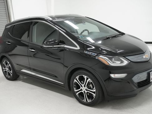 Used 2019 Chevrolet Bolt Premier w/ Infotainment Package image 3