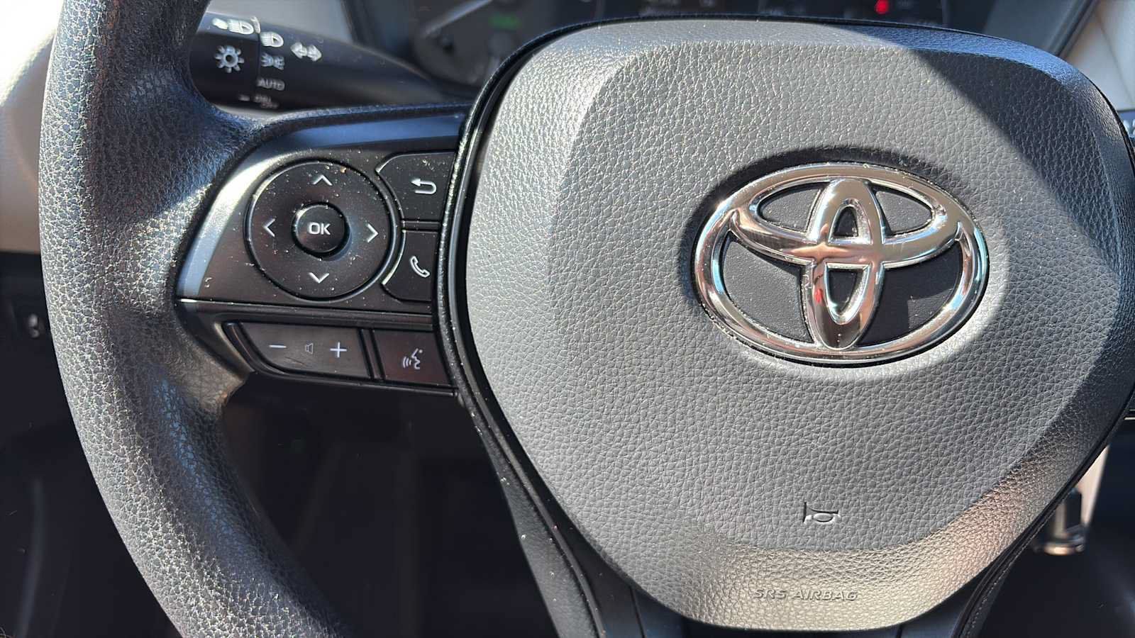 Used 2025 Toyota Corolla LE FWD image 9