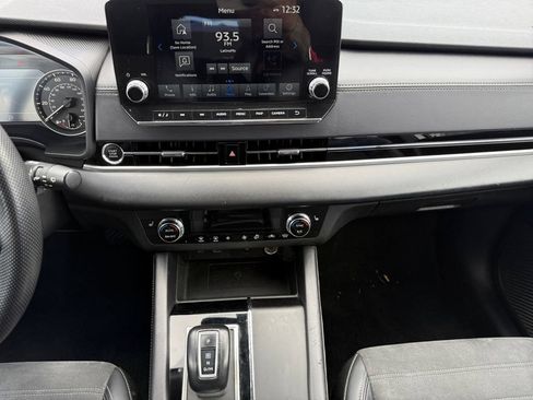 Used 2024 Mitsubishi Outlander SE AWD/4WD image 11