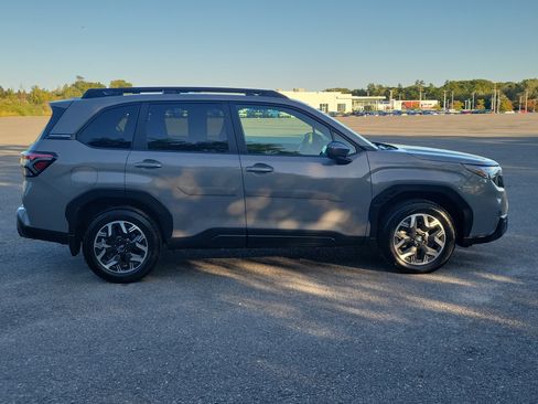 Used 2026 Subaru Forester Premium AWD/4WD image 4