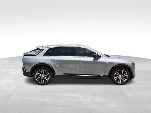 New 2026 Cadillac Lyriq Luxury AWD/4WD image 5