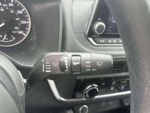 Used 2023 Nissan Rogue S AWD/4WD image 23