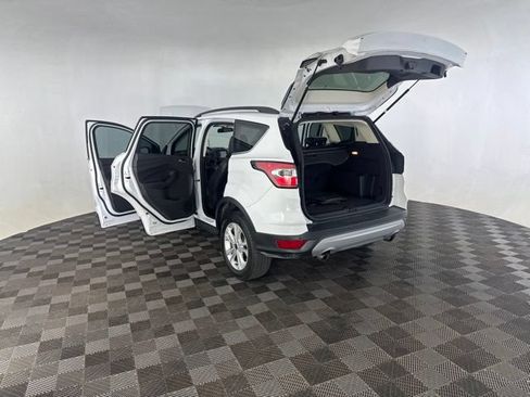Used 2017 Ford Escape SE w/ SE Leather Comfort Package FWD image 16