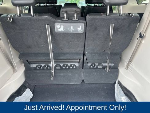 Used 2020 Chrysler Pacifica Touring-L FWD image 13