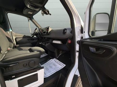 Used 2021 Mercedes-Benz Sprinter 144 Cargo image 18